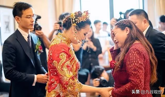 堂妹結婚我隨禮20000,如今我結婚二叔送一輛車,二叔:親情無價