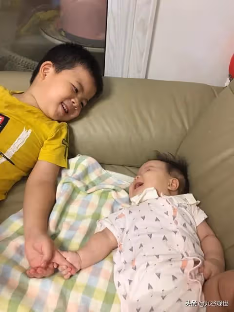 堂妹結婚我隨禮20000,如今我結婚二叔送一輛車,二叔:親情無價