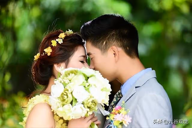 堂妹結婚我隨禮20000,如今我結婚二叔送一輛車,二叔:親情無價