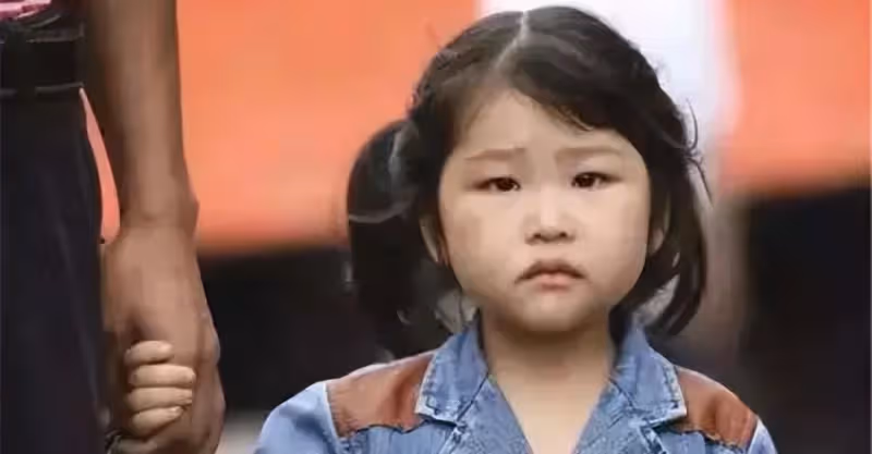 哥哥離世，我把侄女養到23歲，侄女出嫁，嫂子大鬧婚禮要20萬彩禮