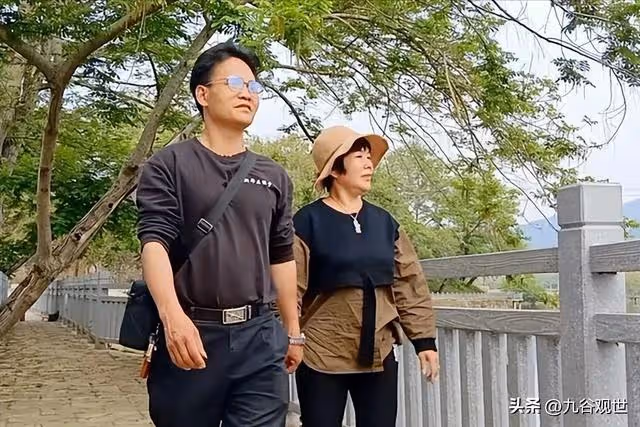 65歲夫妻,旅行兩年花了37萬,兩年後回家,發現兒子把房子也賣了