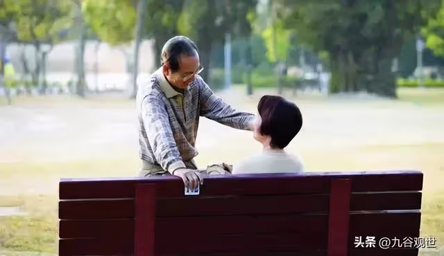 65歲夫妻,旅行兩年花了37萬,兩年後回家,發現兒子把房子也賣了