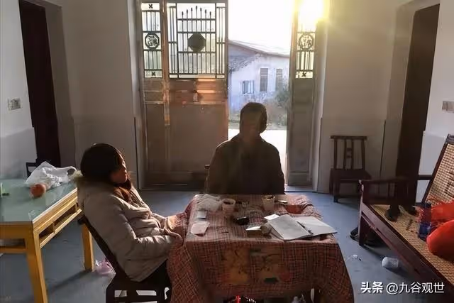 繼父來我家26年,一輩子省吃儉用,在我結婚時給60萬,感動全村人
