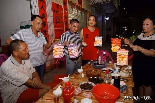 繼父來我家26年,一輩子省吃儉用,在我結婚時給60萬,感動全村人