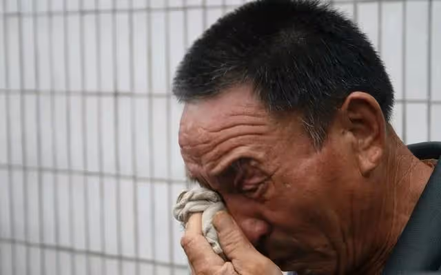 孫子過生日,我提著蛋糕上門慶祝,兒子謊稱在出差,事後我懂了