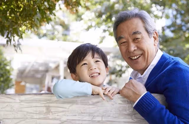 孫子過生日,我提著蛋糕上門慶祝,兒子謊稱在出差,事後我懂了