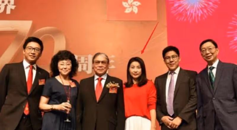 同樣跟公公出席活動,霍震霆讓郭晶晶C位,千億兒媳徐子淇靠邊站