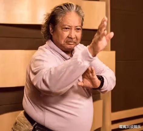 成龍自曝「當年被50人」拿刀包圍 ,唯有一人留下救我 後半輩子「任他欺負」:只認他是大哥!