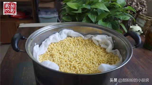 古早綠豆酥,外皮酥脆,內餡軟綿香甜,做法也很簡單!