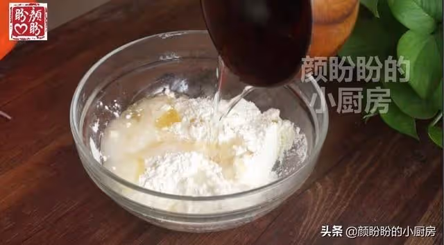 古早綠豆酥,外皮酥脆,內餡軟綿香甜,做法也很簡單!