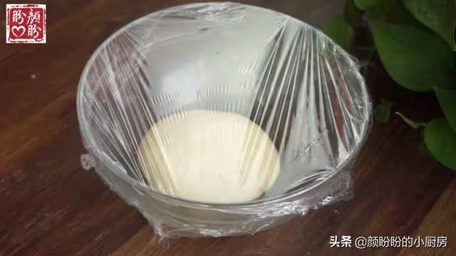 古早綠豆酥,外皮酥脆,內餡軟綿香甜,做法也很簡單!