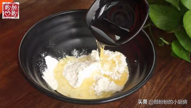 古早綠豆酥,外皮酥脆,內餡軟綿香甜,做法也很簡單!