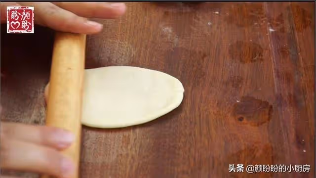 古早綠豆酥,外皮酥脆,內餡軟綿香甜,做法也很簡單!