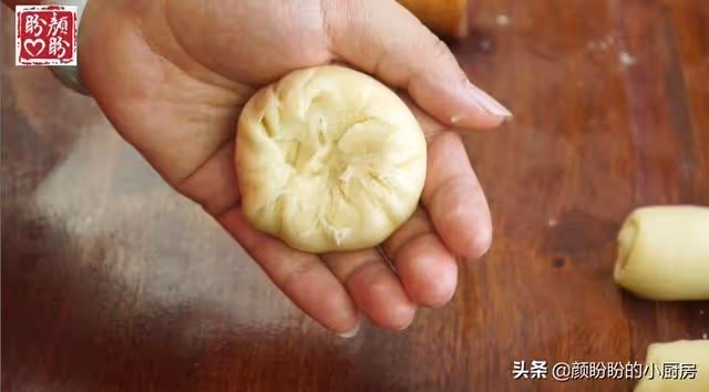 古早綠豆酥,外皮酥脆,內餡軟綿香甜,做法也很簡單!