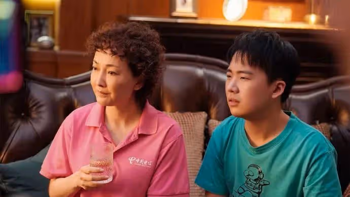 她是知名演員，事業期裸婚普通丈夫，50歲靠演郭麒麟「媽媽」翻紅