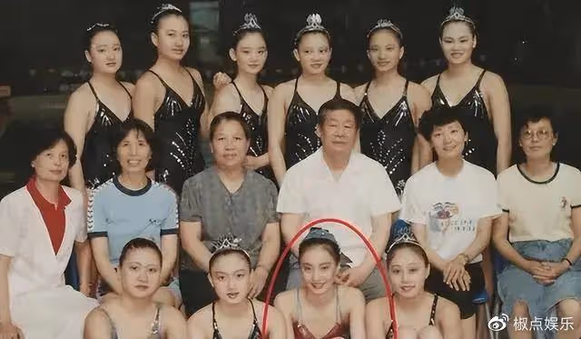 她是知名演員，事業期裸婚普通丈夫，50歲靠演郭麒麟「媽媽」翻紅
