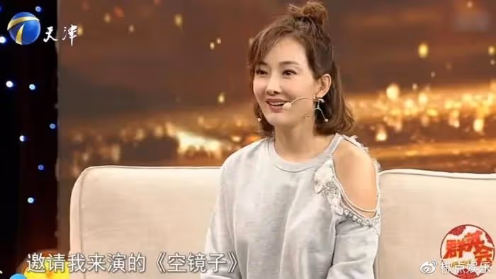 她是知名演員,事業期裸婚普通丈夫,50歲靠演郭麒麟「媽媽」翻紅