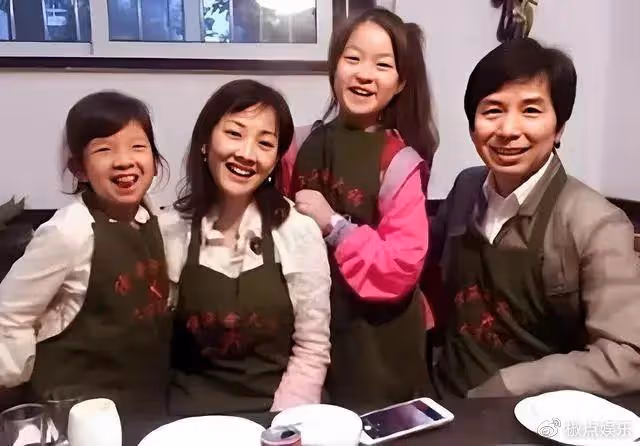 她是知名演員,事業期裸婚普通丈夫,50歲靠演郭麒麟「媽媽」翻紅