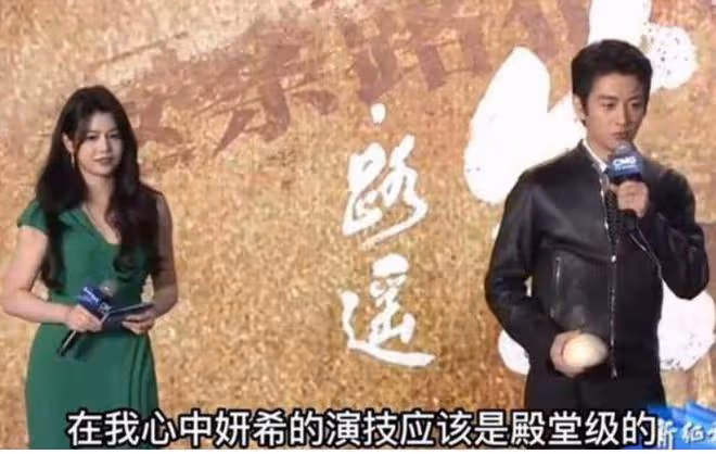 陳曉為老婆辦生日會，一家三口罕見同框，場面浪漫宛如求婚現場