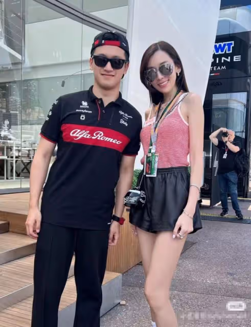林志穎陳若儀看F1大賽，小志近照滄桑認不出，與老婆同框暴露身高