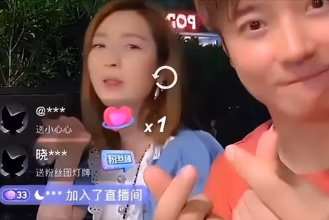 張丹峰洪欣合體直播,互相投喂秀恩愛,評論區儘是嘲諷:不再同情