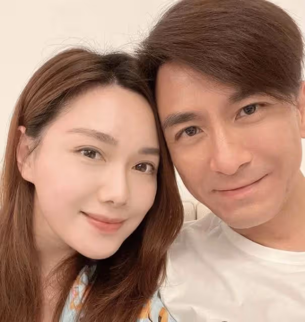 TVB知名金童玉女預演婚禮,首次以情侶檔撈金,獲贈龍鳳鐲一對