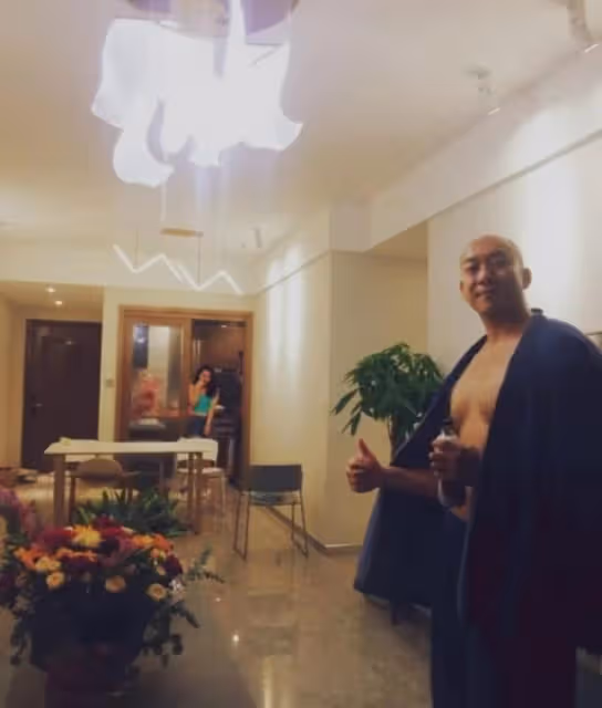 氣憤!TVB男星曝太太內地遇車禍被撞斷胸骨,無奈未能及時陪伴