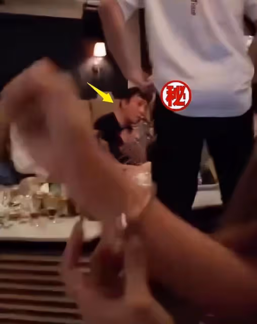 王思聰KTV玩耍照流出,女伴疑為孫一寧,素顏出鏡險些認不出