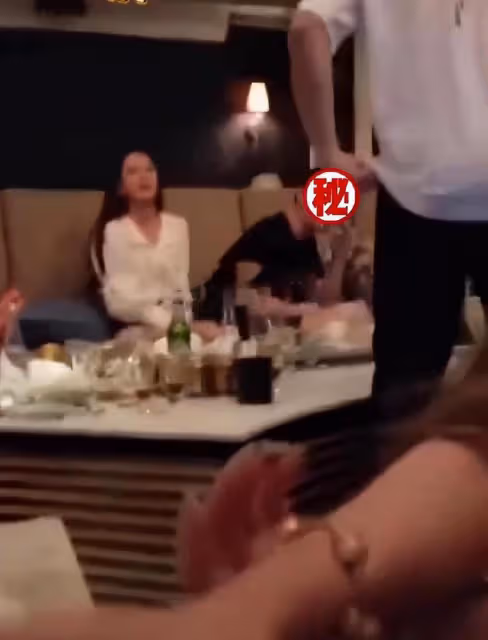 王思聰KTV玩耍照流出,女伴疑為孫一寧,素顏出鏡險些認不出