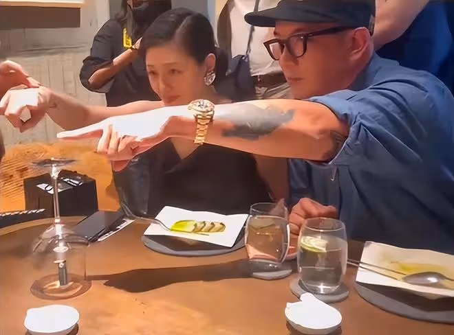汪小菲:請醒醒吧