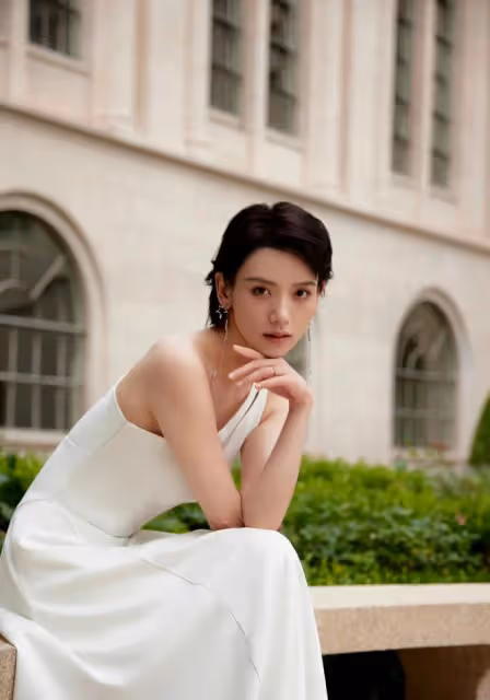 芭莎這一夜,劉愷威的現任女友終於暴露了她的野心,難怪楊冪沒去