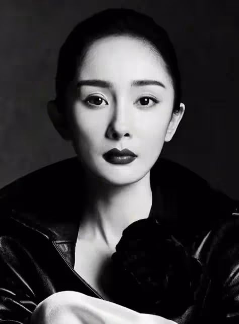 芭莎這一夜,劉愷威的現任女友終於暴露了她的野心,難怪楊冪沒去