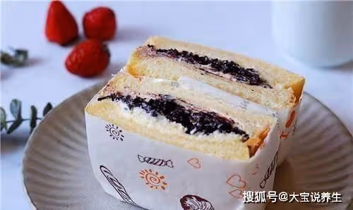 復刻網紅美食:1把紫米1塊奶酪,一煮一拌Q甜香糯,早上吃完美~