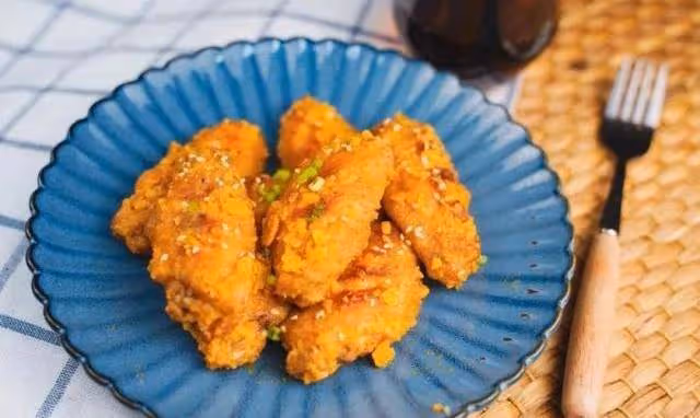 非油炸,免烤箱的鹹蛋黃脆皮雞翅,趕快來嘗一嘗~