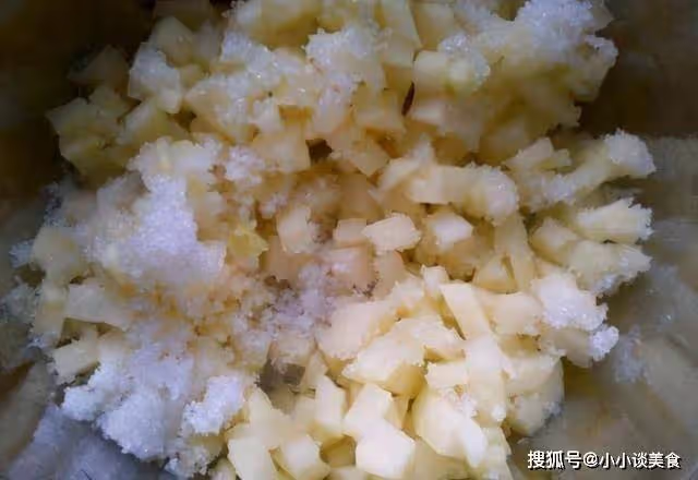 天冷,蘋果別直接吃了,加上2個雞蛋做餅,一次做10個,不夠吃~
