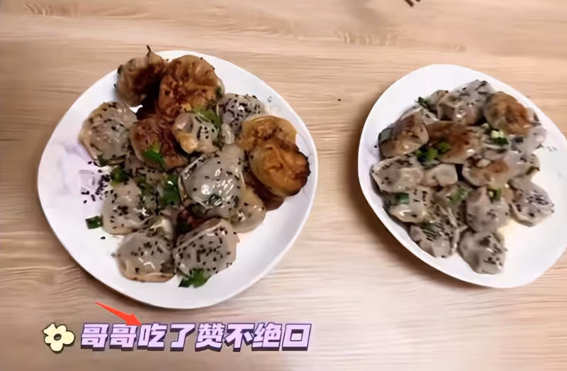 馬蓉陪子女迎六一,手把手教子珊做生煎包,5000萬分手費足夠養老