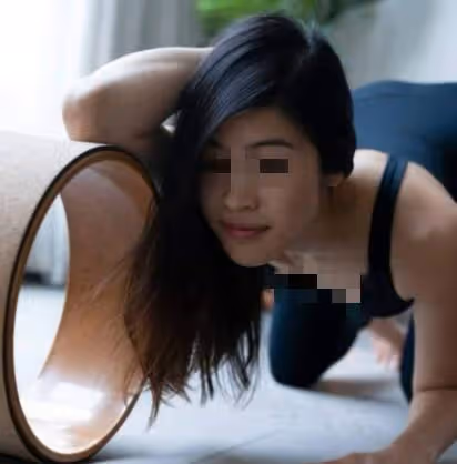 故意挑釁？國泰被開除的空姐發布最新照片，自稱在國外享受生活？