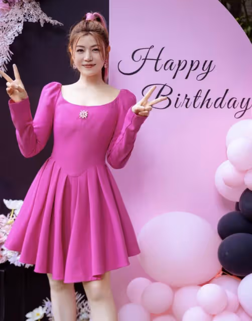 陳妍希40歲生日罕曬全家福,與陳曉牽手切蛋糕,獲兒子高情商表白