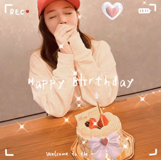 陳妍希40歲生日罕曬全家福,與陳曉牽手切蛋糕,獲兒子高情商表白