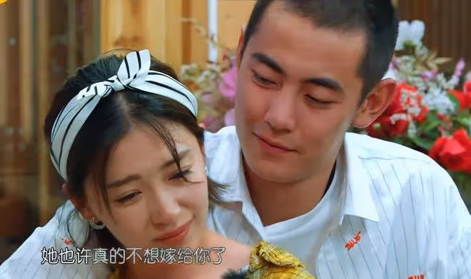 闞清子海邊被求婚,男方因穿著被質疑性取向,網友擔心女方被騙婚