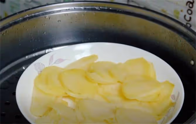 麵粉和土豆的新吃法,不用烤箱不用電飯煲,簡單香甜,零失敗