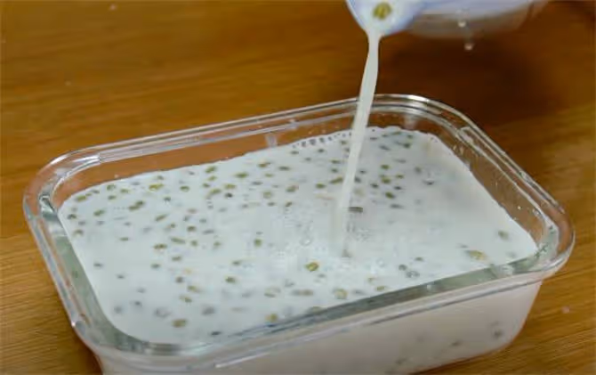 綠豆不要再熬粥喝了,加2勺澱粉簡單一攪,夏天好吃又解暑