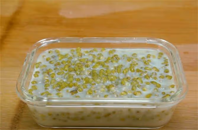 綠豆不要再熬粥喝了,加2勺澱粉簡單一攪,夏天好吃又解暑