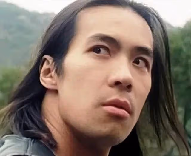 香港知名男星看破紅塵出家多年,罕見出鏡顯滄桑,網友差點不敢認
