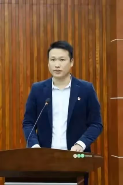 柳州局長和情人無打碼照片曝光!屬今年出軌新聞顏值最般配的一對
