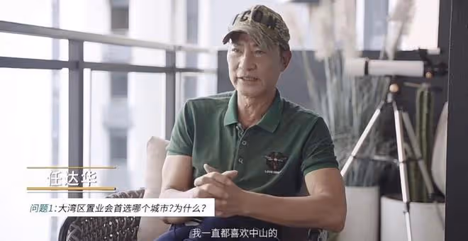 任達華正式在內地買房！戴安全帽在工地視察，曾在廣東遇刺受重傷
