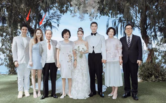 何超蓮與龍鳳胎弟弟跳手勢舞,何猷啟近照帥氣,離婚多年至今單身