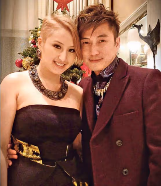 何超蓮與龍鳳胎弟弟跳手勢舞,何猷啟近照帥氣,離婚多年至今單身