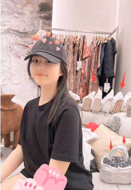 李湘王岳倫帶王詩齡逛街,李湘胖到認不出,夏天穿外套不怕熱