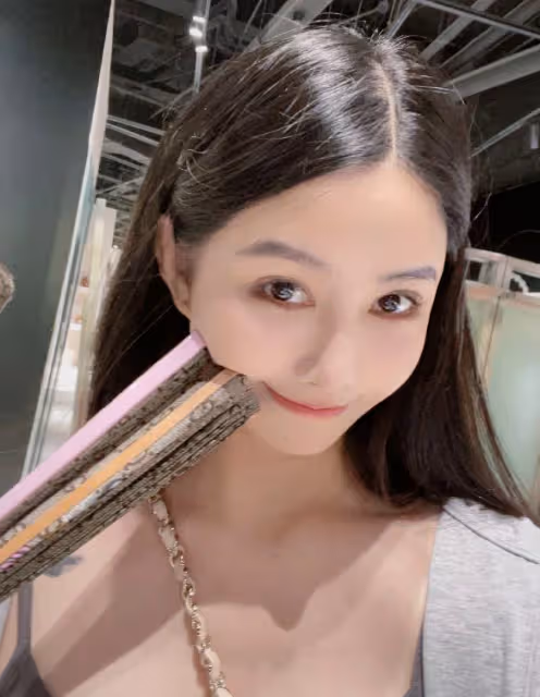 小黑曬私人飛機出遊,被扒與王思聰在一起,女方已婚有娃惹爭議